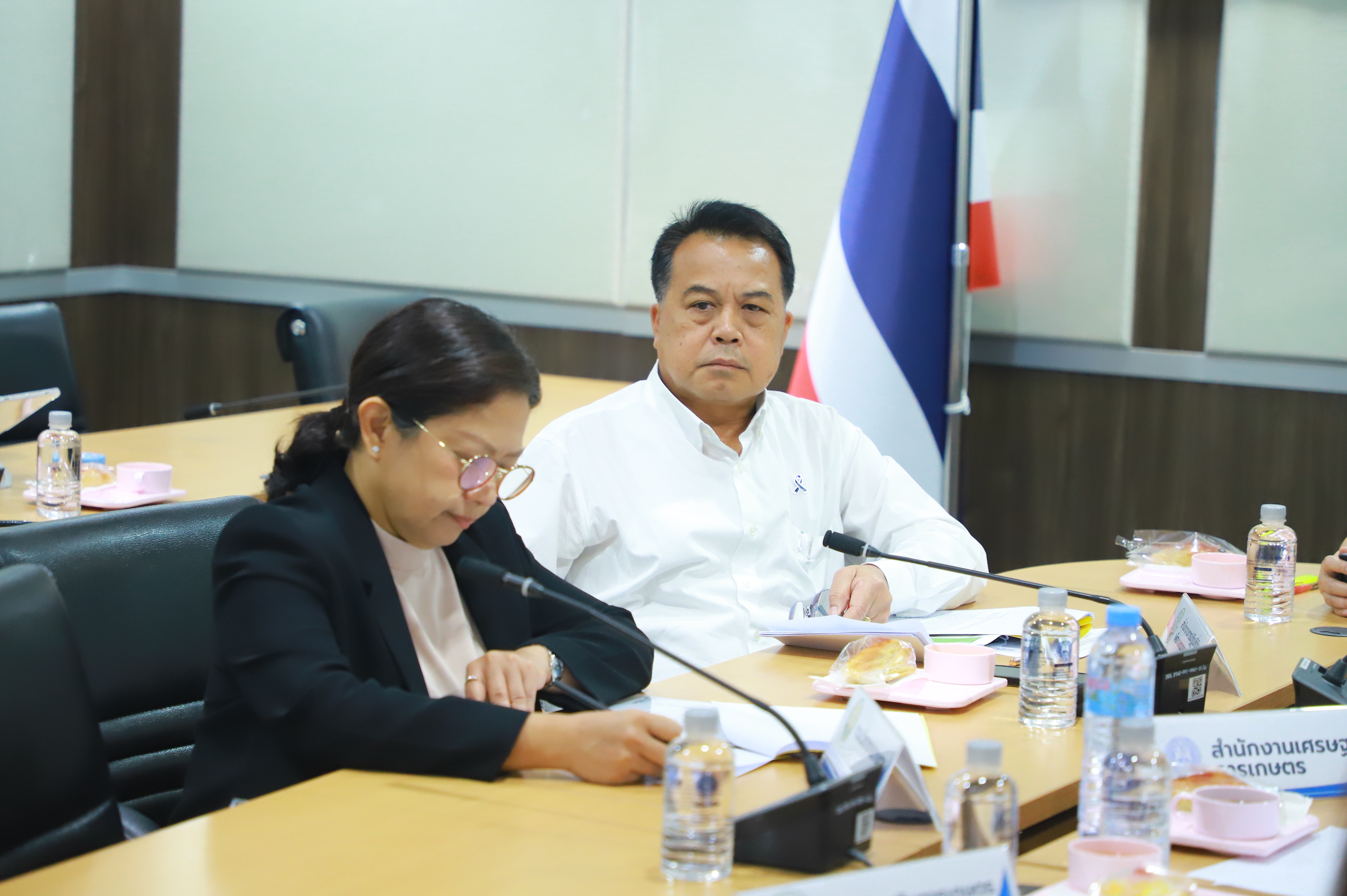 title - ส.ป.ก. ร่วมประชุมหารือเพื่อพิจารณาให้ความคิดเห็นต่อข้อสังเกตุและข้อเสนอแนะของวุฒิสภาต่อประเด็นวิกฤตการณ์ปุ๋ยในประเทศไทยที่ได้รับผลกระทบจากการสู้รบในภูมิภาคตะวันออกกลาง
